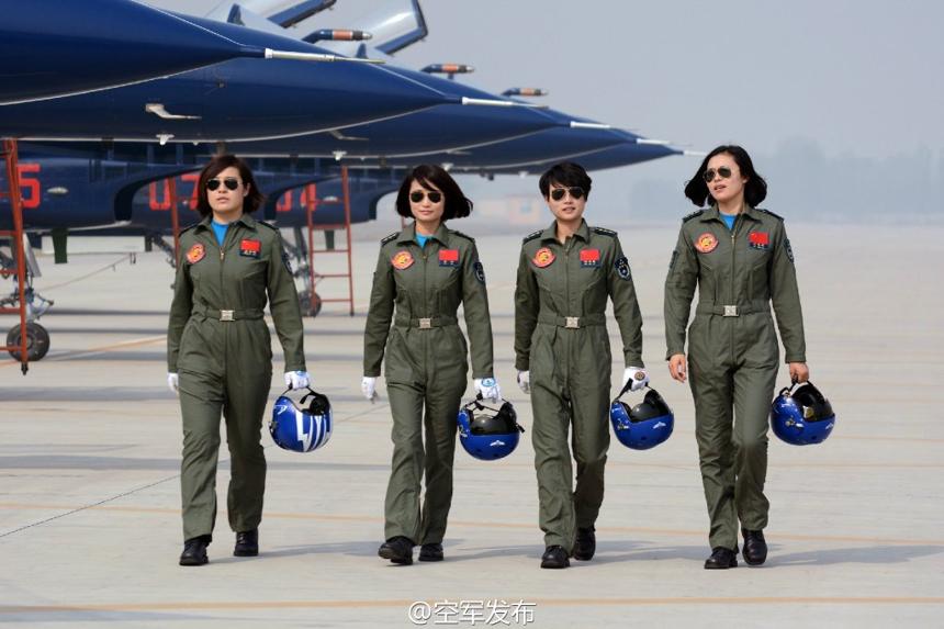 空军女飞行员余旭驾歼-10飞上蓝天,这是首位歼击机女飞行员驾驭我国