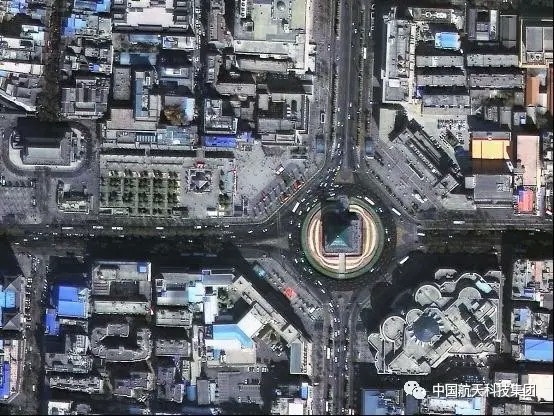 中国最强卫星传回超高清照片 在太空可辨别车辆行驶方向