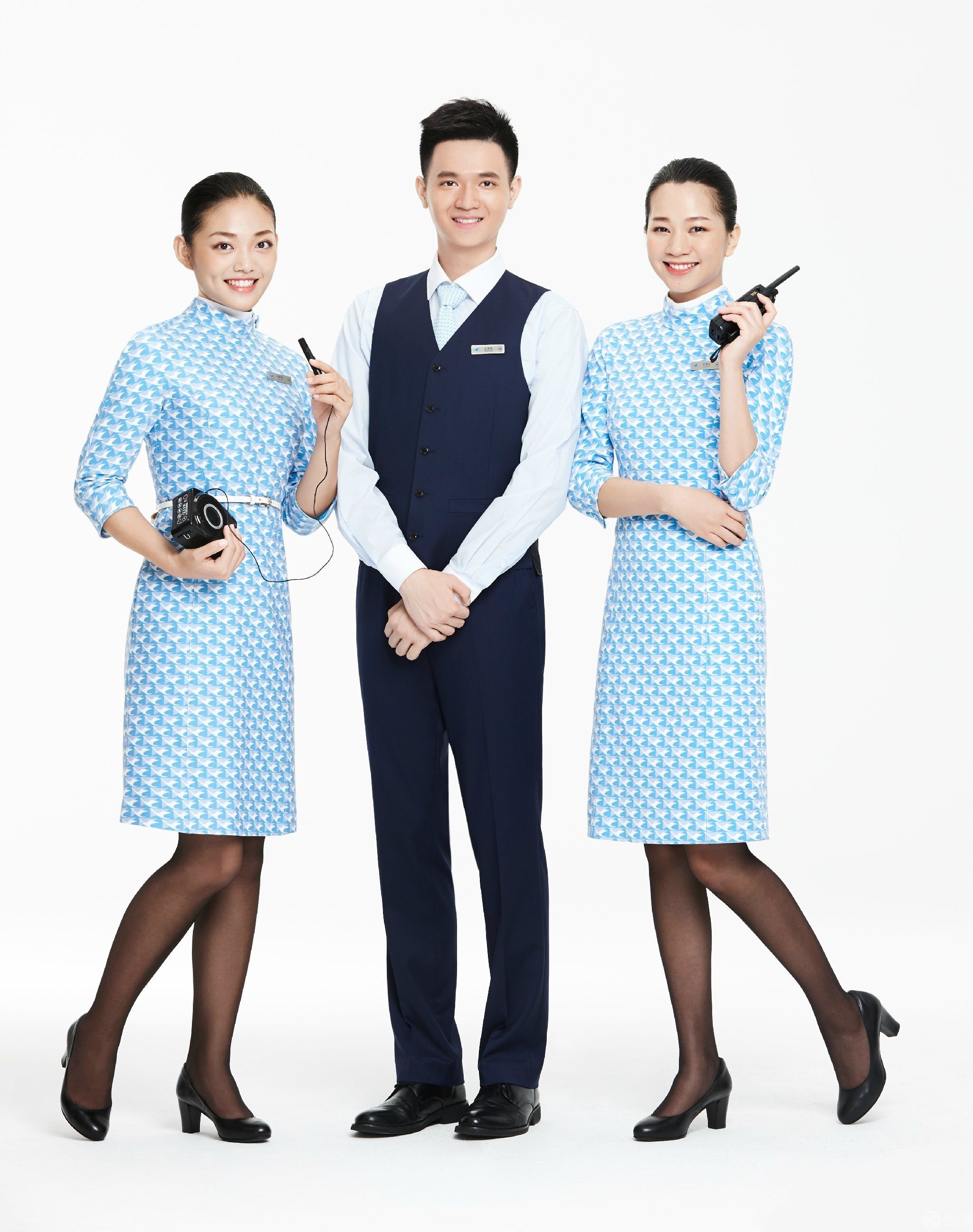 东航江西分公司乘务员在高空为旅客庆生 - 民用航空网