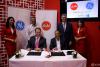 亚洲航空与GE航空集团新加坡航展上签署了协议，亚航空姐助阵