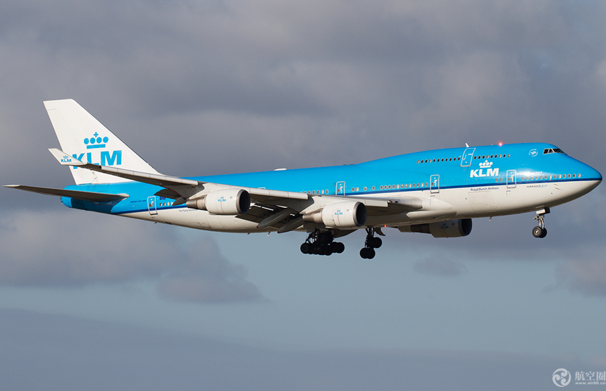 荷兰皇家航空一架波音747一个发动机出问题 返回机场