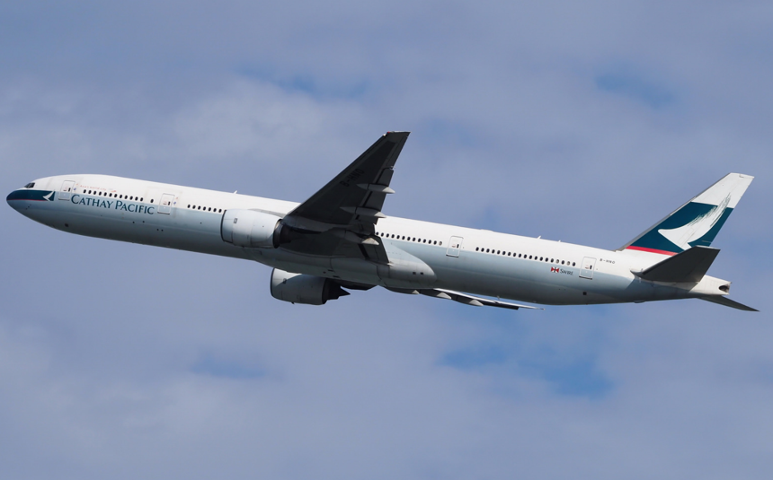 離譜！國泰航空一架波音777飛機(jī)上居然寫錯名字2018-09-21