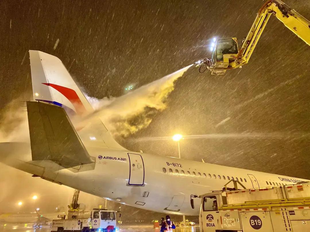 立冬迎初雪 北京大兴机场全力做好2021年冬季首场降雪保障