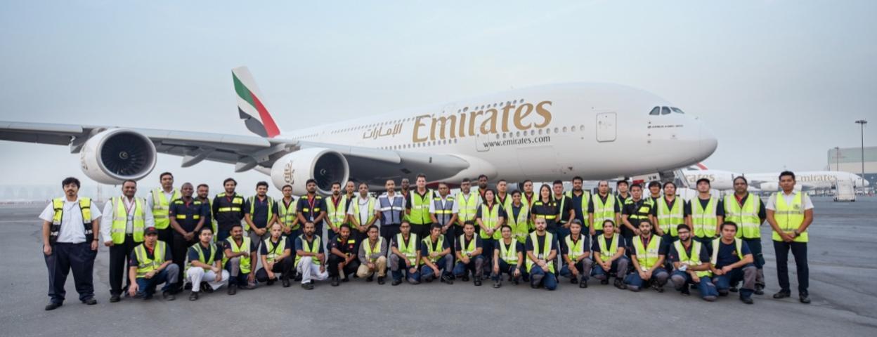 阿联酋航空第一架接受全舱内部升级和改造的A380客机就位