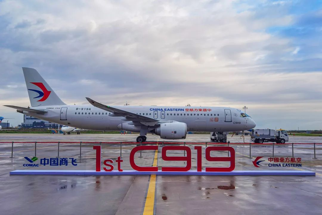 全球首架C919交付中国东方航空