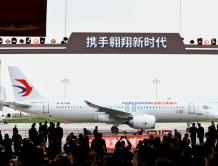 东航接收全球首架C919飞机 国产民机商业运营迈出“第一步‘