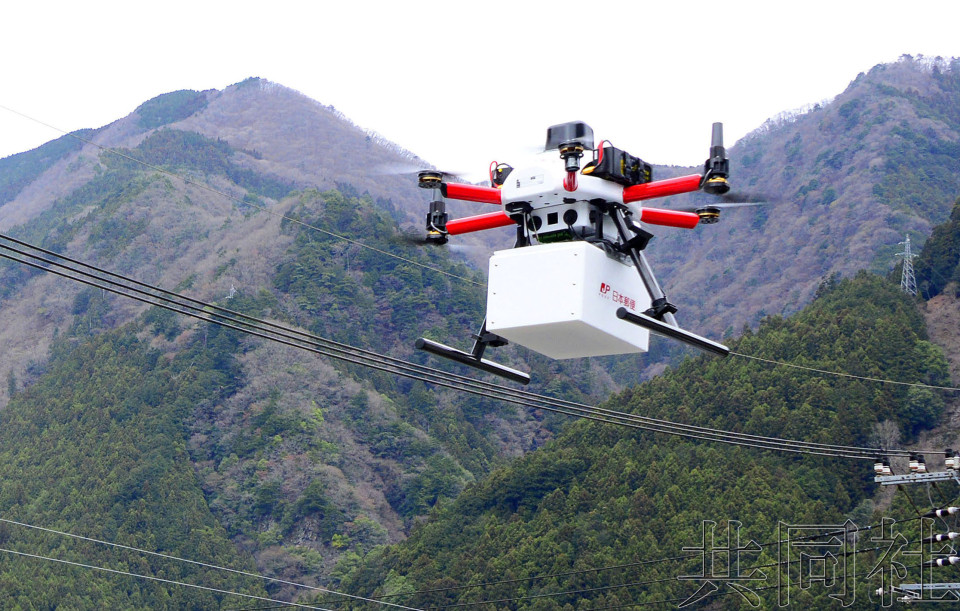 日本邮便公司测试小型无人机自动飞行送货
