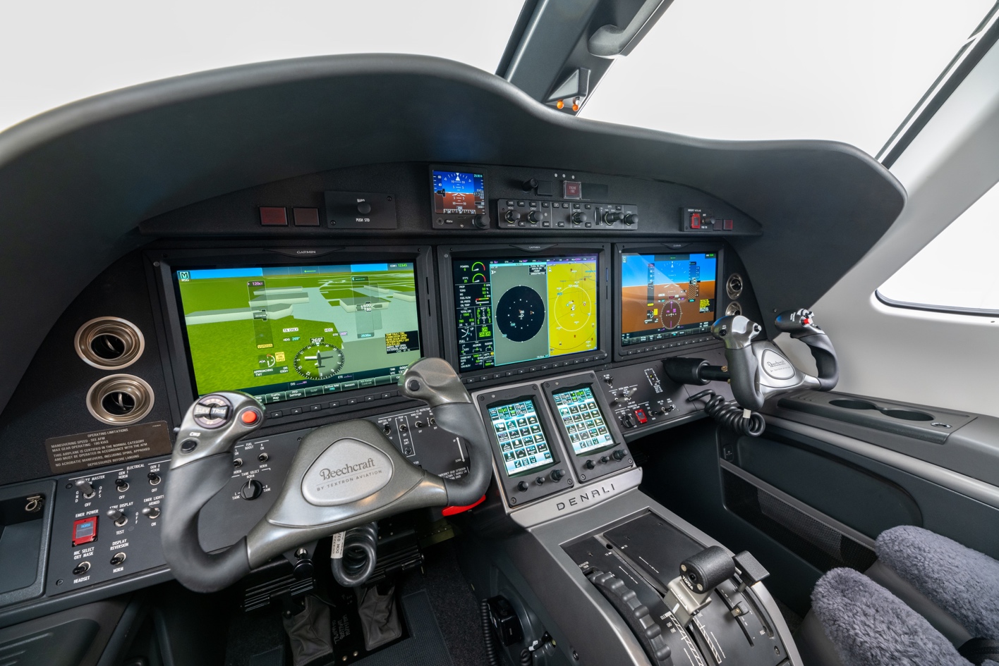 德事隆航空为比奇迪纳利驾驶舱注入新科技 为飞行增添更多保障