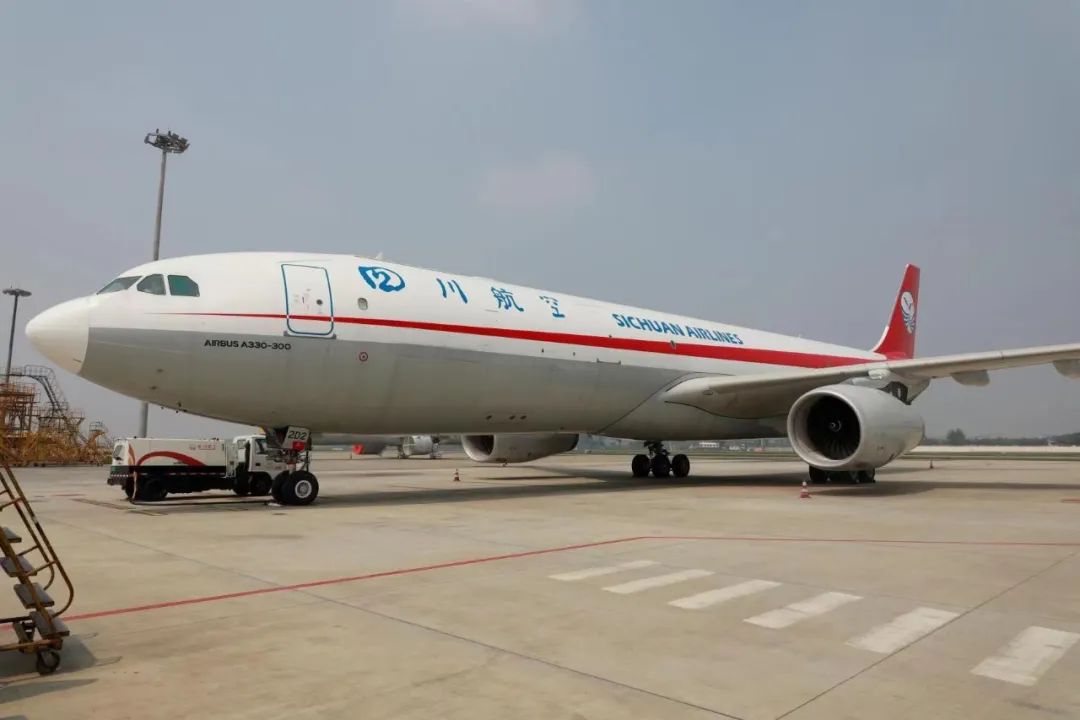 四川航空接收中国内地首架空客A330客改货机