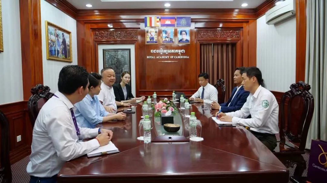 柬埔寨国家航空领导赴柬埔寨皇家科学院参访