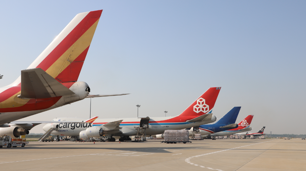 “空中丝绸之路”六周年 郑州机场新开41条货运航线扩大国际“朋友圈”