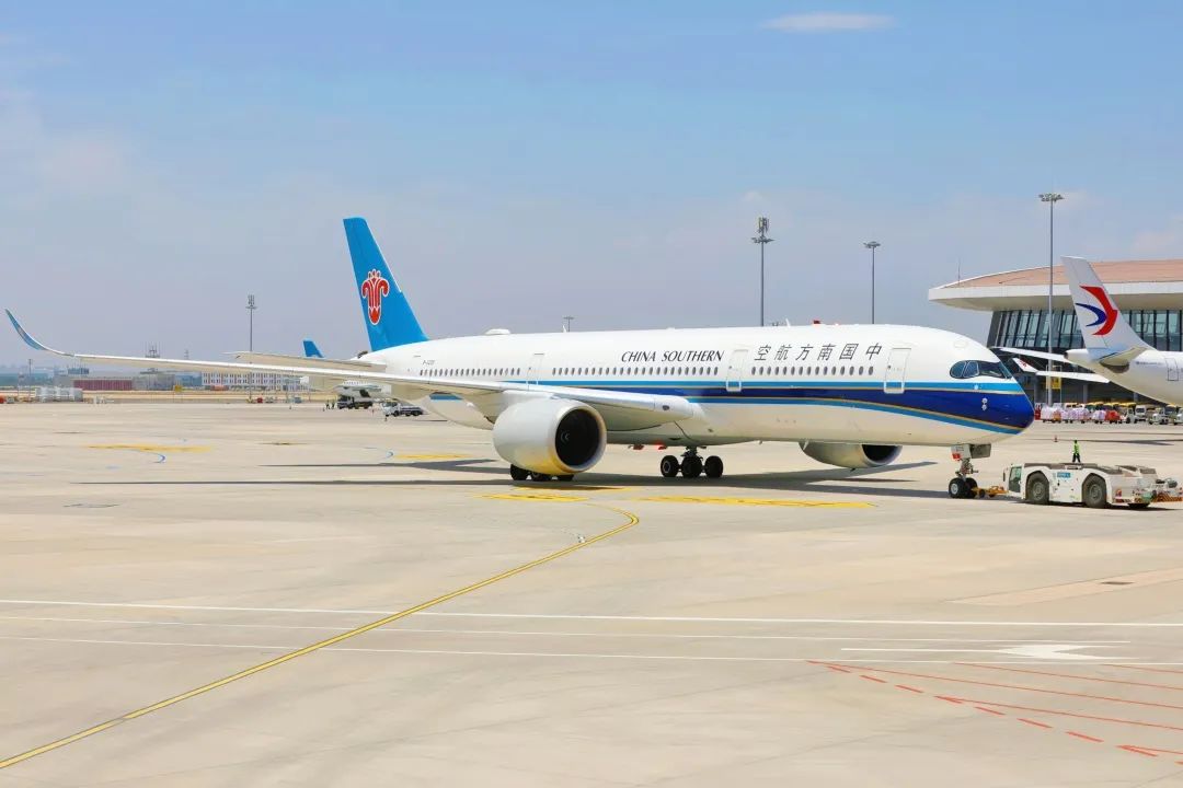 北京大兴机场恢复英国伦敦航线