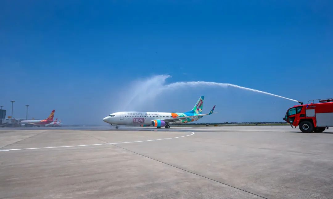 庆祝温州机场通航33周年 “温州号”首航！