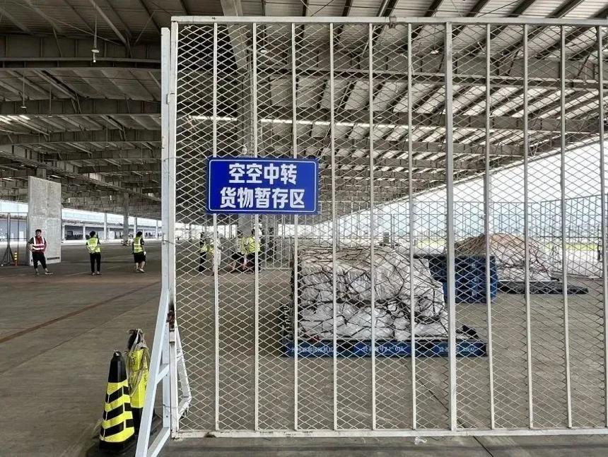 郑州=芜湖“国内空空中转”货运航线成功开通