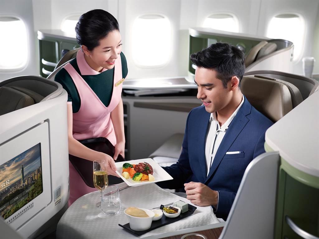 长荣航空勇夺全球最佳航空公司第九名 全球最佳机上餐饮第八名