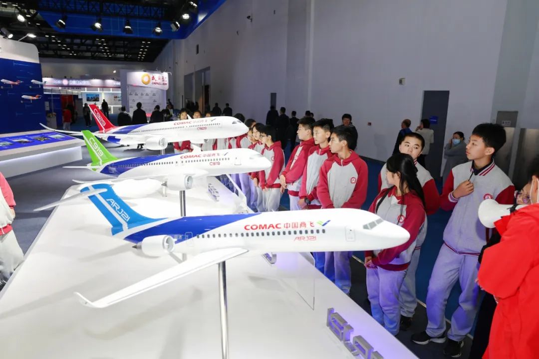 中国国产C919飞机运营突破1000小时 ARJ21飞机交付116架