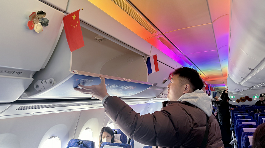 郑州至卢森堡“空中丝路”客运首航 中卢进入直飞时代