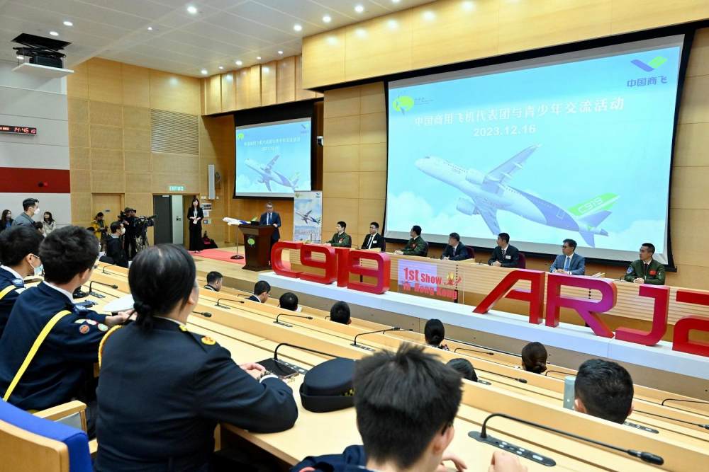 中国国产大飞机C919首次抵香港 在香港上空进行飞行演示