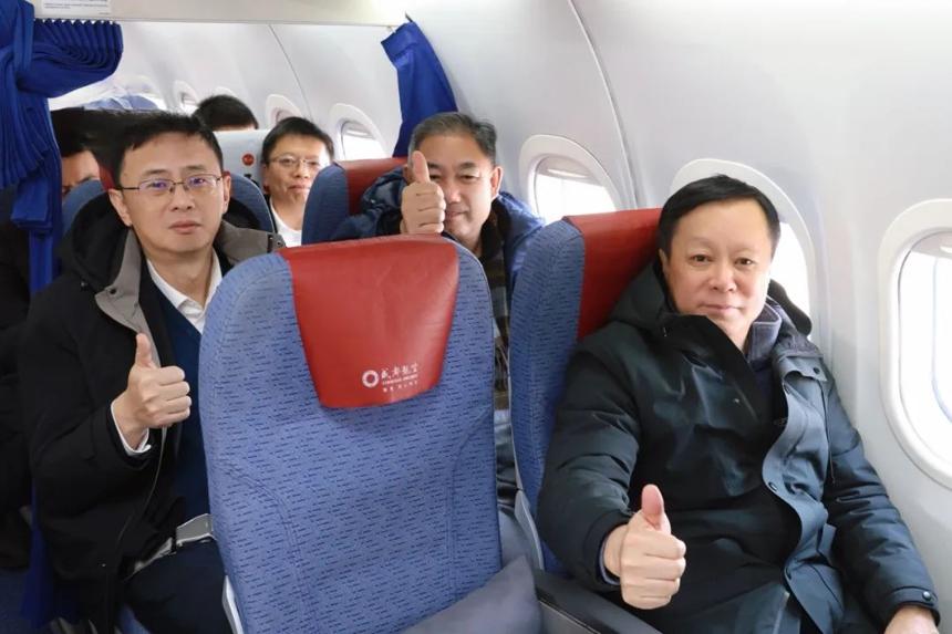 中国商飞董事长调研成都航空ARJ21飞机在新疆运营情况