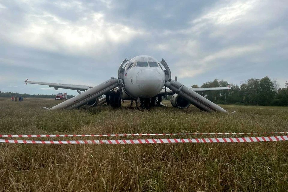 俄罗斯一架空客A320飞机出故障迫降在麦田 支付麦田主人一年租金