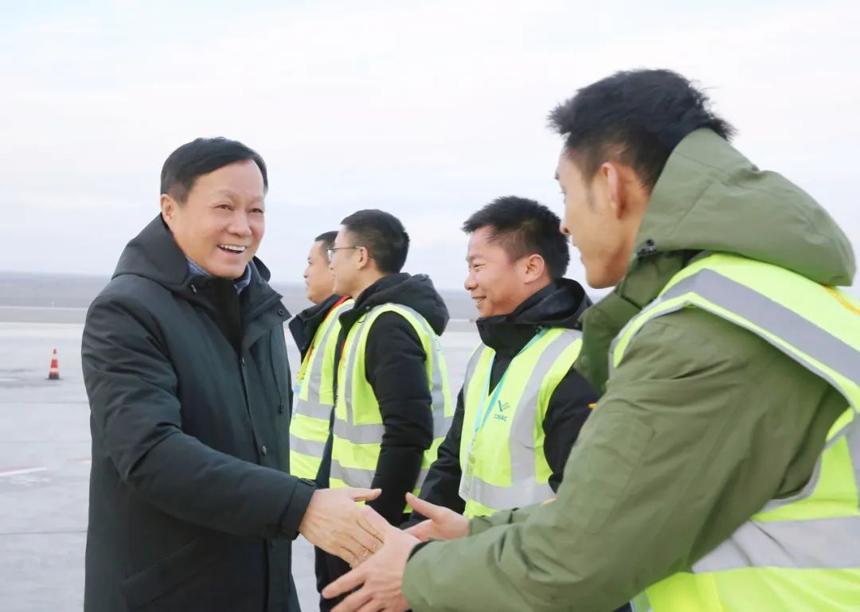 中国商飞董事长调研成都航空ARJ21飞机在新疆运营情况