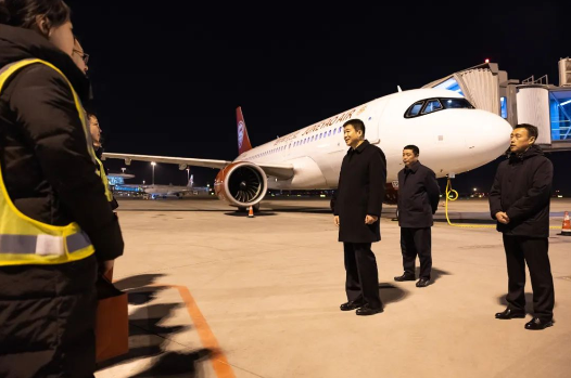 中国民航局局长赴大兴机场迎接2023年最后一天航班平安归来