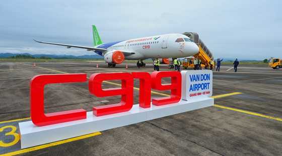 中国商飞ARJ21和C919飞机开启东南亚演示飞行