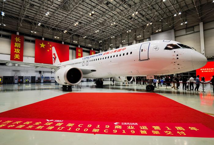 中国国产大飞机商运一周年 东航接收增订100架C919首架机