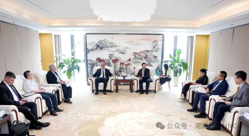 斯洛伐克交通部长、驻华大使一行到访中豫航空