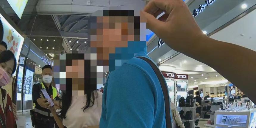 台湾华航空姐酒后乘坐香港国泰航班闹事被赶下飞机 被公司记大过