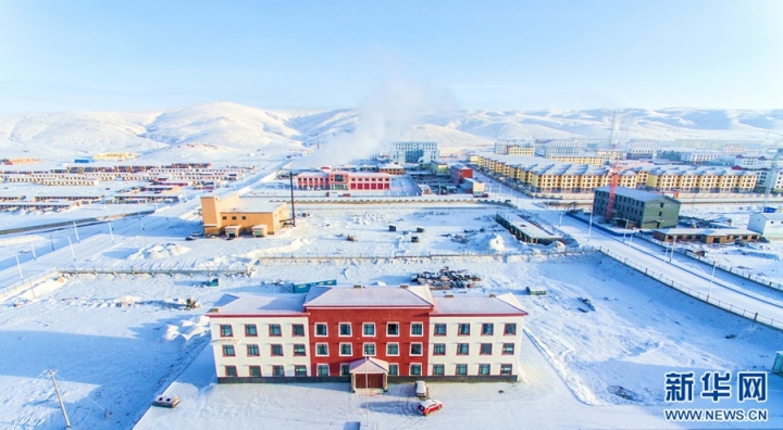 航拍：青海玛多县初春雪景 积雪不融如童话世界