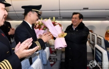 中国民航局局长冯正霖迎接2018年最后一天航班平安归来