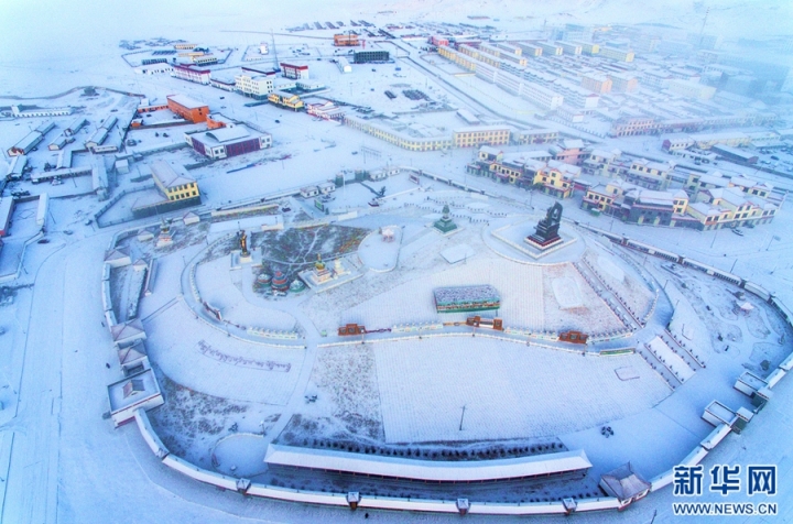 航拍：青海玛多县初春雪景 积雪不融如童话世界