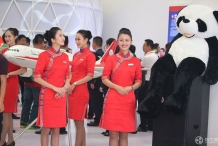 首届四川航展举行 一大波当地美女空姐亮相