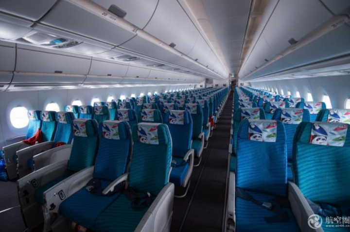 8月13日，四川航空首架A350飞抵珠海金湾机场，开展训练飞行业务。