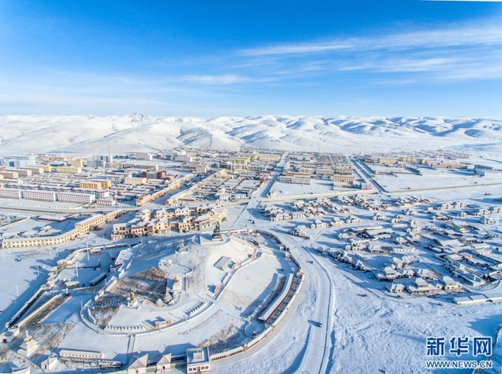 航拍：青海玛多县初春雪景 积雪不融如童话世界
