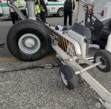 罕见意外！地勤推飞机过程中发生意外 被飞机当场压死