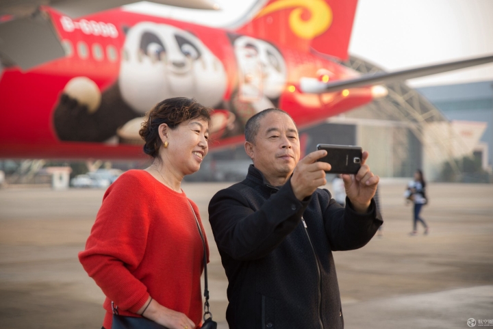 海南航空第二架“功夫熊猫”涂装飞机在腊月二十九（1月26日）亮相海口美兰国际机场