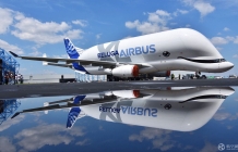 首架空客新型运输机“大白鲸XL”新涂装亮相 酷似白鲸