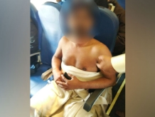 印度男子在国际航班上突然脱光衣服走来走去  真相令人悲伤