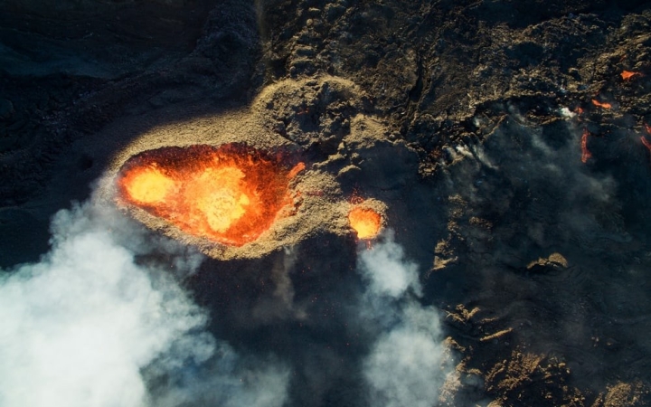 留尼旺岛富尔奈斯火山。
