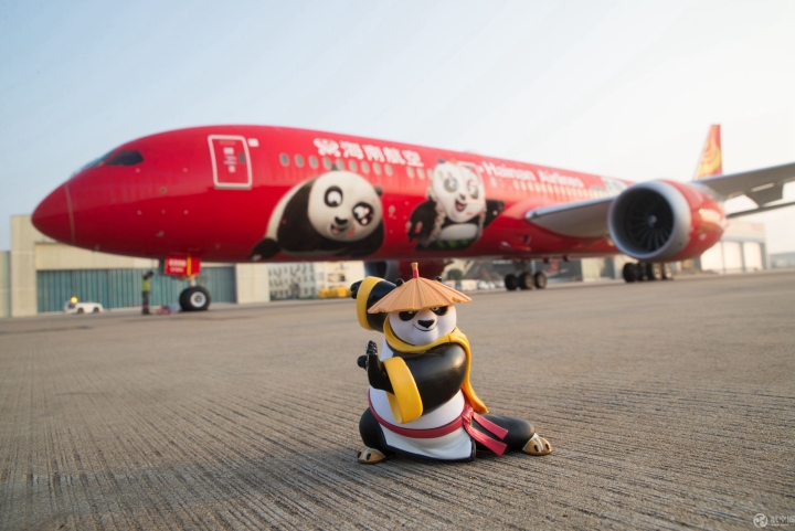 海南航空第二架“功夫熊猫”涂装飞机在腊月二十九（1月26日）亮相海口美兰国际机场