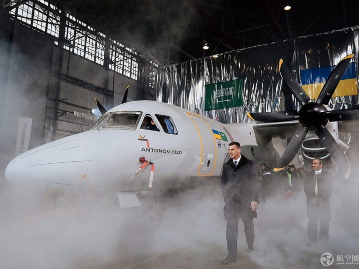 12月20日，乌克兰基辅安东诺夫飞机制造厂举行An-132D型轻型螺旋桨运输机下线仪式