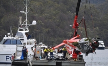 英国富豪一家乘水上飞机坠河死亡 或自拍事撞晕飞行员导致