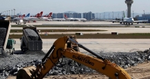 土耳其新冠肺炎疫情肆虐 在机场跑道上建临时医院引发争议
