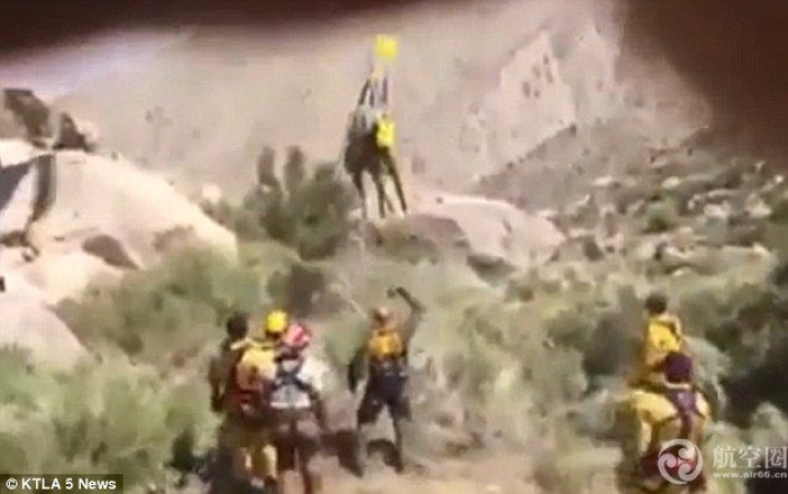 美国用直升机救马