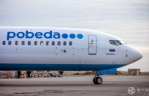 俄罗斯一波音737客机出现发动机故障 紧急返航
