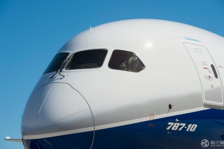 波音787梦想飞机家族的第三个成员787-10于当地时间2017年2月17日在波音南卡工厂首次亮相。