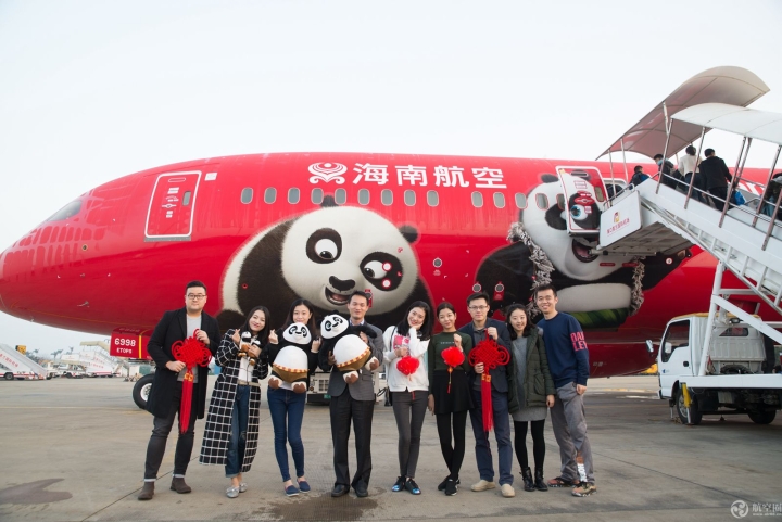 海南航空第二架“功夫熊猫”涂装飞机在腊月二十九（1月26日）亮相海口美兰国际机场