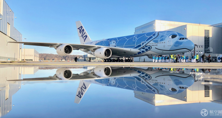 全日空（ANA）首架空中客车A380客机已从德国汉堡的空中客车喷漆厂出厂，这架飞机机身上漆有独特的夏威夷绿色海龟涂装。